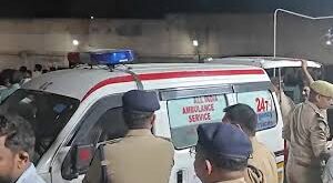 हापुड़ में दर्दनाक सड़क हादसा, तेज रफ्तार ट्रक की चपेट में आने से बाइक सवार 4 बच्चों समेत 5 की मौत https://www.aajtak.in/uttar-pradesh/story/road-accident-in-hapur-up-5-people-including-4-children-riding-a-bike-died-after-hit-by-a-truck-ntc-rptc-2278420-2025-07-03