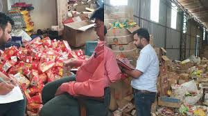 Food item : बिक रही एक्सपायरी डेट हो चुकी खाद्य सामग्री या बिक रहा मौत का सामान ? 