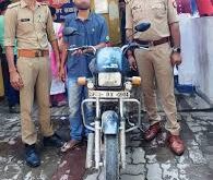 Weapons recovered : थाना खुटहन मुठभेड़ में वांछित गो-तस्कर घायल गिरफ्तार, चोरी की मोटरसाइकिल और हथियार बरामद ?