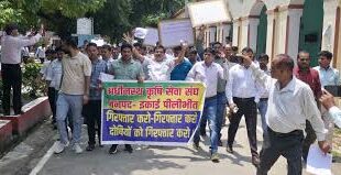 Question on administration : पीलीभीत में कृषि अधिकारी से मारपीट, प्रशासन पर सवाल