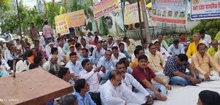 Demonstration : शिक्षणेत्तर कर्मचारियों की लंबित समस्याओं को लेकर धरना प्रदर्शन ?