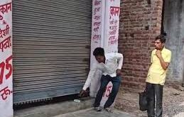 Exposed the truth : हापुड़ आबकारी विभाग की लापरवाही से तय समय से पहले बिक रही शराब, वायरल वीडियो ने खोली पोल ?