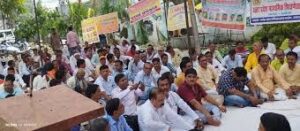 Protest continues : जनपद मेरठ में शिक्षणेत्तर कर्मचारियों की समस्याओं को लेकर तीसरे दिन भी धरना प्रदर्शन जारी ?