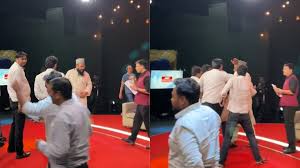 Slapped : डिंपल यादव पर कमेंट करने वाले मौलाना साजिद रशीदी को सपा कार्यकर्ता ने मारा थप्पड़ ? 