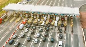 Toll Pass : नेशनल हाइवे पर फर्राटा भरिए, 3000 वाले टोल पास के लिए आ गई बड़ी खबर ?