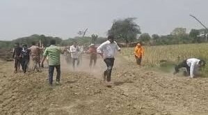 Six accused arrested : जमीन विवाद में पहुंचे सिपाहियों से मारपीट, ग्रामीणों ने हमला किया, छह आरोपी गिरफ्तार ?