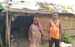 Two men injured : झोपड़ी रखने के विवाद में घर मे घुस कर पड़ोसियों ने कुल्हाड़ी से किया हमला दो महिला समेत दो पुरुष घायल