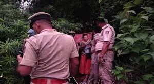 With two daughters : कर्नाटक के जंगल में एक गुफा में मिली रूसी महिला, दो बेटियों के साथ बना लिया था ठिकाना