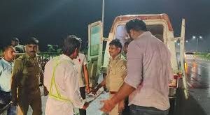 Three injured : हापुड़ NH-9 पर भीषण दो की मौत, तीन घायल ?