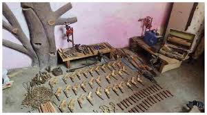 Big police action: लखनऊ के बाद अलीगढ़ और कासगंज में अवैध हथियार फैक्ट्रियों का भंडाफोड़, STF और पुलिस की बड़ी कार्रवाई ? 