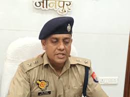Police officers : जौनपुर में पुलिस अधिकारियों का बड़ा फेरबदल:SP ने 2 दर्जन थानाध्यक्षों और इंस्पेक्टरों के किए तबादले