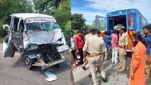 condition of three is serious : पुवायां में पूरनपुर-खुटार हाईवे पर भीषण सड़क हादसा ?