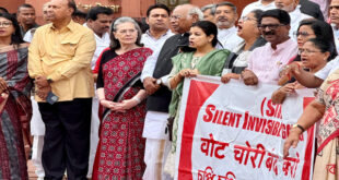 Serious allegations : संसद के बाहर विपक्ष का प्रदर्शन, चुनाव आयोग और सरकार पर लगाए गंभीर आरोप ?