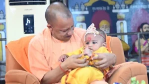 Celebrated Janmashtami : जन्मे कन्हाई, पालने में झुलाकर योगी ने जन्माष्टमी मनाई ?