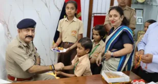 Security assurance : रक्षाबंधन पर छात्राओं ने एसपी को राखी बांधी, उपहार मिले, सुरक्षा का भरोसा ?