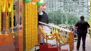 Bharat Express Trains : प्रधानमंत्री नरेंद्र मोदी ने बेंगलुरु से तीन नई वंदेस भारत एक्सप्रे ट्रेनों को हरी झंडी दिखाकर रवाना किया ?
