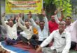 Expressed deep resentment : मेरठ में शिक्षणेत्तर कर्मचारियों का धरना, अफसरों की उदासीनता पर जताया गहरा रोष ?