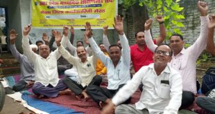 Expressed deep resentment : मेरठ में शिक्षणेत्तर कर्मचारियों का धरना, अफसरों की उदासीनता पर जताया गहरा रोष ?
