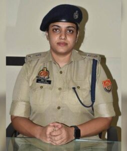 Line is here : कासगंज में SOG टीम भंग एसपी अंकिता शर्मा का कड़ा एक्शन, 8 पुलिस कर्मी लाइन हाजिर ?
