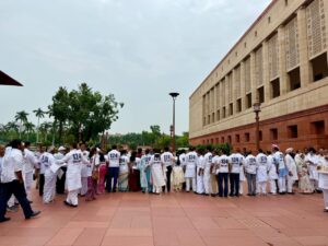 Fraud exposed : वोटर लिस्ट में फर्जीवाड़ा उजागर, INDIA गठबंधन ने SIR और "वोट चोरी" के खिलाफ किया प्रदर्शन ?