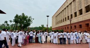 Fraud exposed : वोटर लिस्ट में फर्जीवाड़ा उजागर, INDIA गठबंधन ने SIR और "वोट चोरी" के खिलाफ किया प्रदर्शन ?