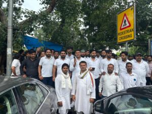 Jantar Mantar : वोट चोरी को लेकर युवा काँग्रेस हापुड़ से युवा नेता अनमोल शर्मा व उनकी युवा साथी का जंतर मंतर तक मार्च ?