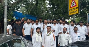 Jantar Mantar : वोट चोरी को लेकर युवा काँग्रेस हापुड़ से युवा नेता अनमोल शर्मा व उनकी युवा साथी का जंतर मंतर तक मार्च ?