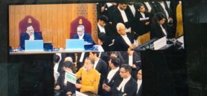 Drama : SC में योगेंद्र यादव दो जीवित लोगों संग पहुंचे, EC ने इसे ड्रामा बताया ?