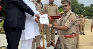 Best wishes : जौनपुर पुलिस लाइन में मंत्री गिरीश यादव ने ध्वजारोहण कर दी शुभकामनाएं व बधाई ?