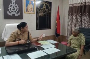 Returned the smile : हापुड़ जिले के पिलखुवा CO अनीता चौहान की दरिया दिली 80 वर्षीय बुजुर्ग महिला के चेहरे पर लौटाई मुस्कान ?