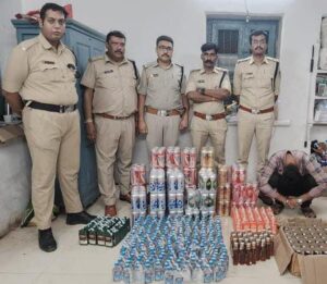 Caught the alcohol : आबकारी विभाग की बड़ी कार्यवाही निजी होटल से देशी विदेशी अवैध शराब पकड़ी ?