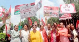 Protests : मेरठ में वोट काटे जाने के विरोध में समाजवादी पार्टी के कार्यकर्ताओं ने किया विरोध प्रदर्शन ?