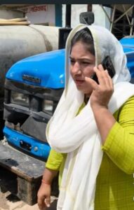 Officials : खोड़ा नगर पालिका में चल रहे बिन नंबर प्लेट के ट्रैक्टरों को रीना भाटी ने पकड़ा, अधिकारियों को दी चेतावनी ?