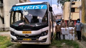 Bus Stations : आनंद विहार बस अड्डे पर सड़क पार कर रहा था युवक, तेज रफ्तार यूपी रोडवेज ने मारी टक्कर, मौत ?