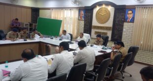 Officers present : 25.08.2025 को डीएम हापुड़ की अध्यक्षता में जिला सड़क सुरक्षा समिति बैठक हुई, कई अधिकारी उपस्थित ?