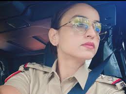 Caught red handed : नई दिल्ली, 20 लाख की रिश्वत लेते रंगे हाथ पकड़ी गई महिला SI ?