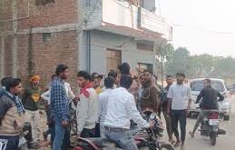 Critical on doctors : जौनपुर में लापरवाही से सड़क पर प्रसव, नवजात की मौत, डॉक्टरों पर गंभीर आरोप ?