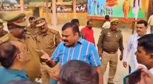 Strong opposition : सुल्तानपुर में दरोगा का नशे में वीडियो वायरल, जनता ने जताया कड़ा विरोध ?