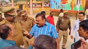 Strong opposition : सुल्तानपुर में दरोगा का नशे में वीडियो वायरल, जनता ने जताया कड़ा विरोध ?