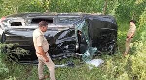 Both cars damaged : हाईवे पर कारों की भिड़ंत में कार सवार बाल बाल बचे, दोनों गाड़ी क्षतिग्रस्त ?