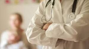 Eye operations : कैराना में डॉक्टर पर गंभीर आरोप, आँख के ऑपरेशन में लापरवाही का मामला ?