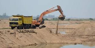 Mining officials silent : सहारनपुर (गंगोह) नानौता रोड पर दिनदहाड़े मिट्टी का अवैध खनन, प्रशासन और खनन अधिकारी मौन ?