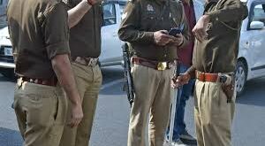 Slapped the young man : चेकिंग के दौरान पुलिसवाले ने युवक को मारा थप्पड़, कहा- जितना बोलेगा उतना मारूंगा ?