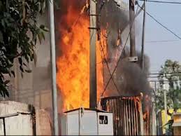 Supply halted : धू-धूकर जला ट्रांसफार्मर, सड़क पर लगा जाम भीषण गर्मी के बीच इलाके में बिजली आपूर्ति ठप ?
