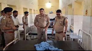 Murder of mother : बदायूं में दरोगा की मां की हत्या का आरोपी एनकाउंटर से भागा, 9 घंटे बाद पकड़ा ?