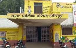 Waiting for an accident : हापुड़ नगर पालिका, वार्ड 11, हरजसपुरा जर्जर बिजली खंभा हादसे का इंतजार ?