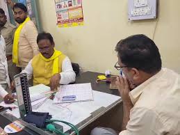 The angry doctor : तमाशा बना रखे हैं विधायक के गुस्से पर भड़का डॉक्टर, बोले- आप जैसे बहुत देखे ?