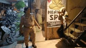Girls arrested : पुलिस की छापामार कार्रवाई में बड़ा खुलासा, स्पा सेंटर और सैलून की आड़ में देह व्यापार 15 युवतियां गिरफ्तार ?