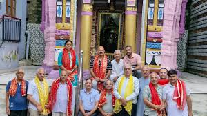 Awarded : हैड कॉस्टेबल हनी देव शर्मा को विदाई में समाज ने फूलमालाओं से सम्मानित किया ?