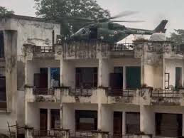 Death : नीचे बह रही थी मौत, घर के ऊपर पहुंचा हेलीकॉप्टर मकान के ध्वस्त होने से ठीक पहले बचाई जान ?